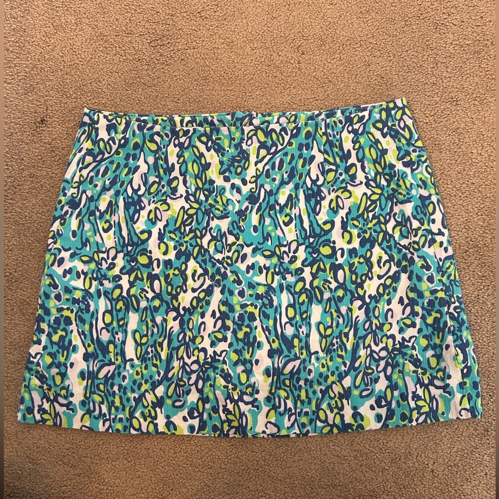 Lilly Pulitzer skort, size 00, great condition.